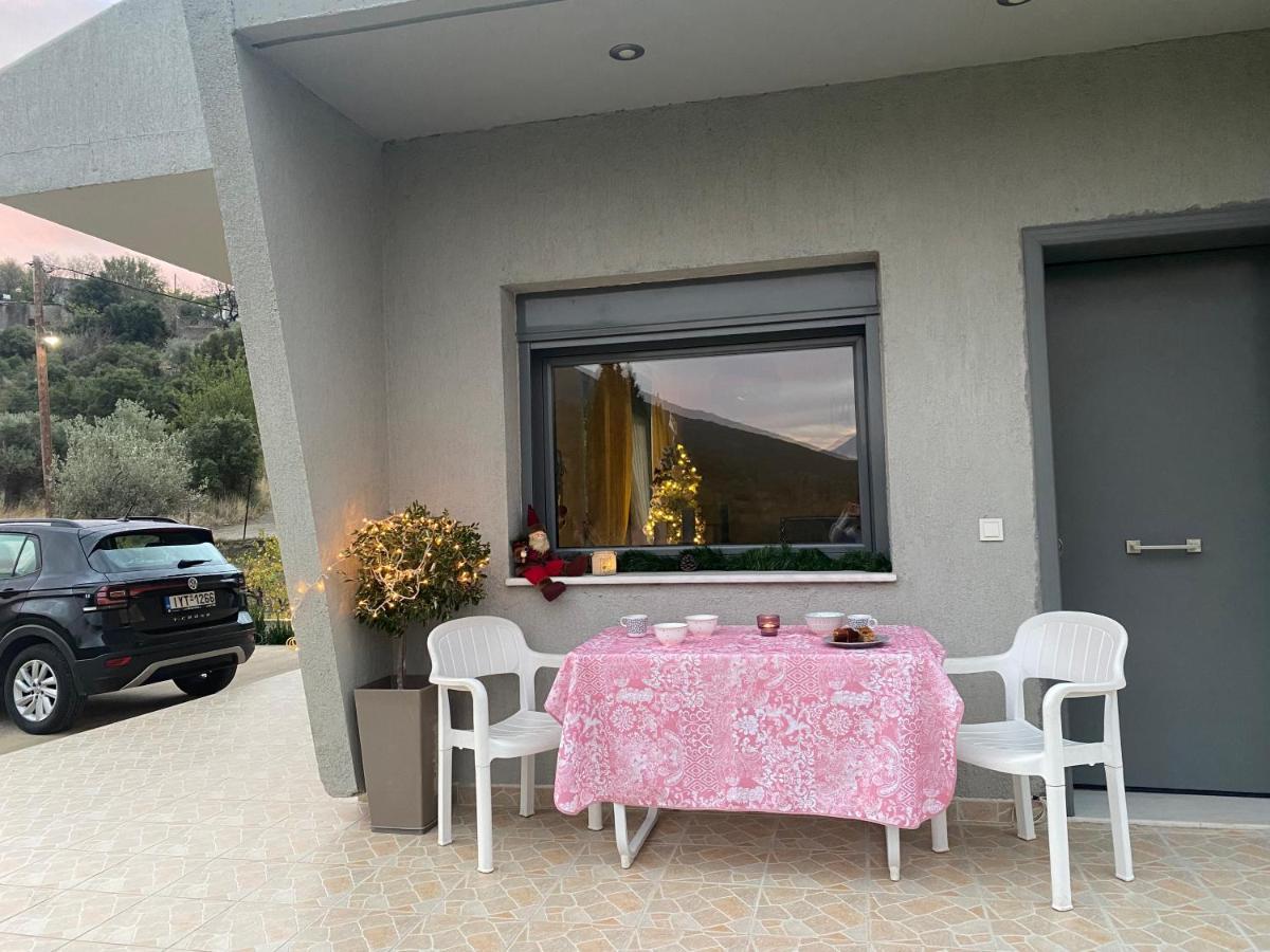 Stellas Guesthouse Near Arachova Stírion エクステリア 写真