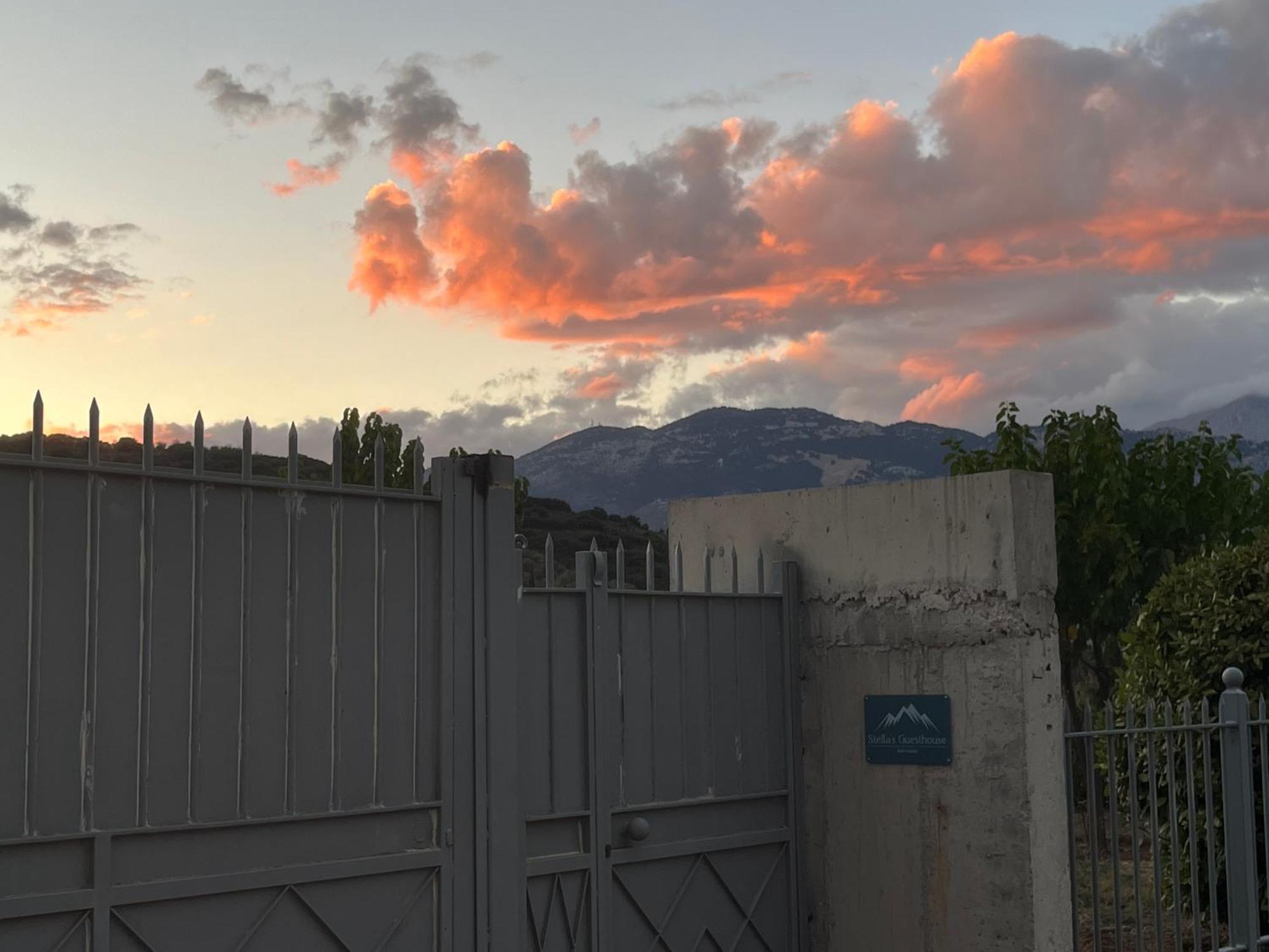 Stellas Guesthouse Near Arachova Stírion エクステリア 写真